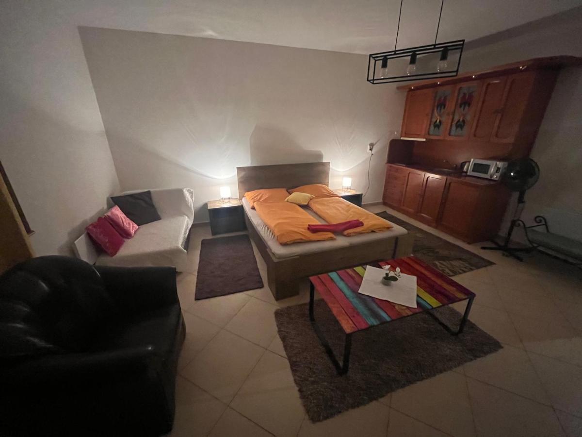 Monelly Apartman Komarno Ngoại thất bức ảnh